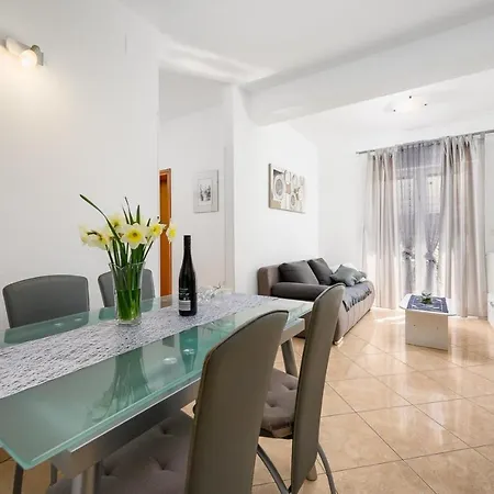 Bozica House With בית הארחה Murine