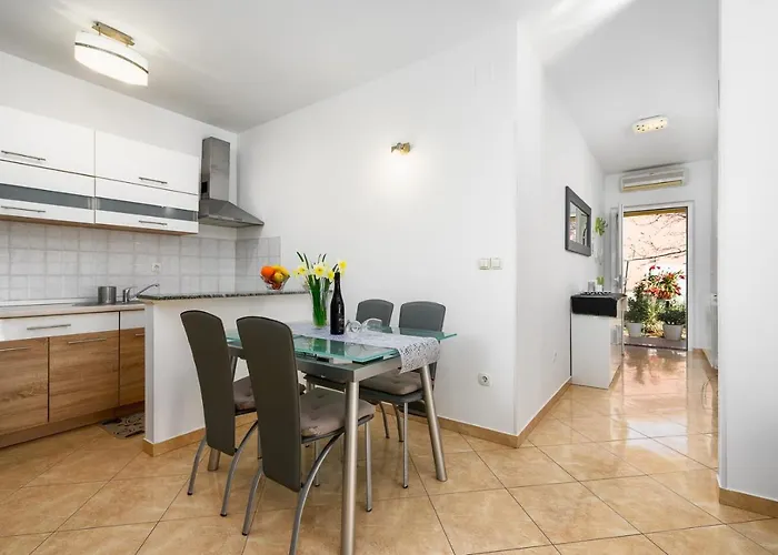 게스트하우스 Bozica House With 4*