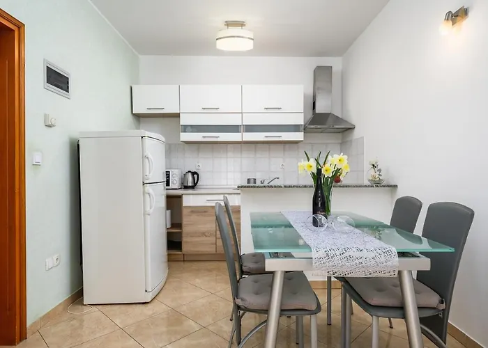 Bozica House With 게스트하우스 4*