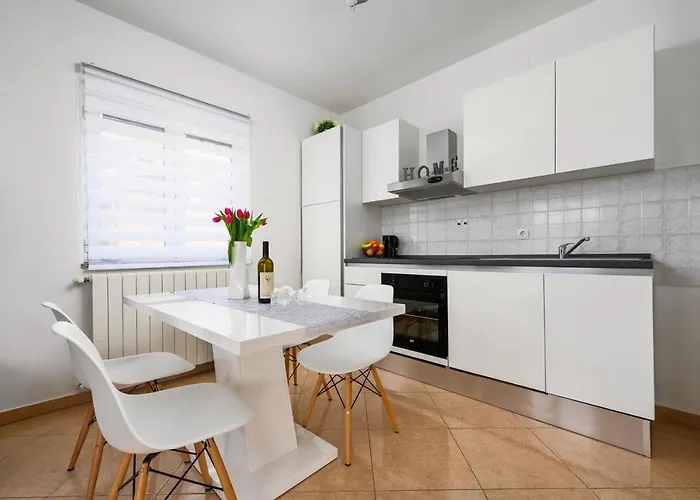 Bozica House With 게스트하우스